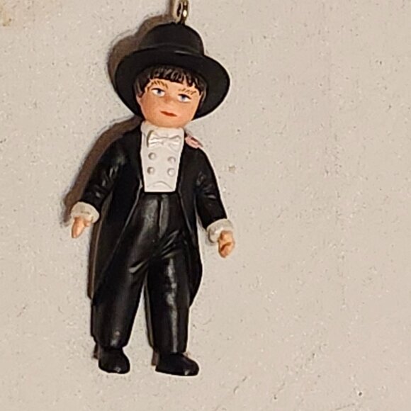 ADORABLE Hallmark Rosette Dreams Bride and Groom Miniature Ornaments 2005 - Picture 5 of 9